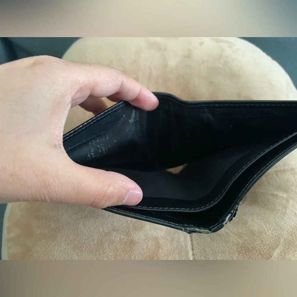 AUTHENTIC GUCCI LEATHER WALLET